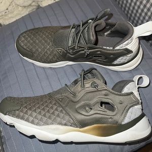 *NEW* REEBOK ATHLETIC SHOES